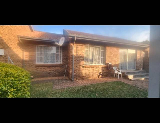 3 BEDROOM TOWNHOUSE FOR SALE IN ELDORAIGNE